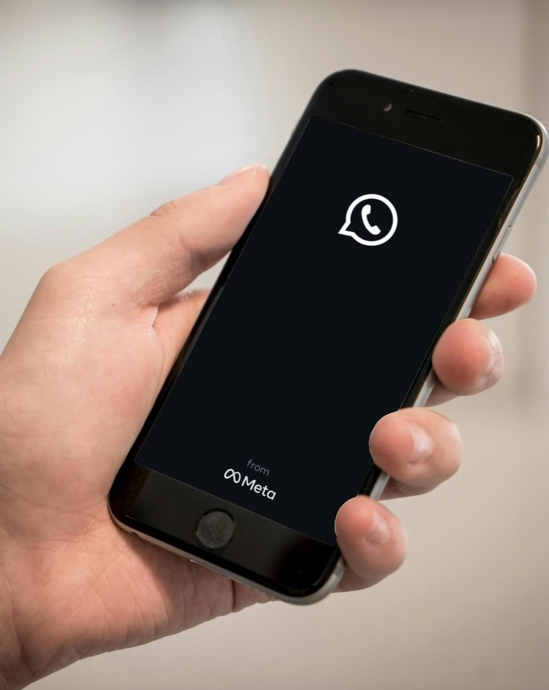 Equipo técnico de soporte atendiendo consultas